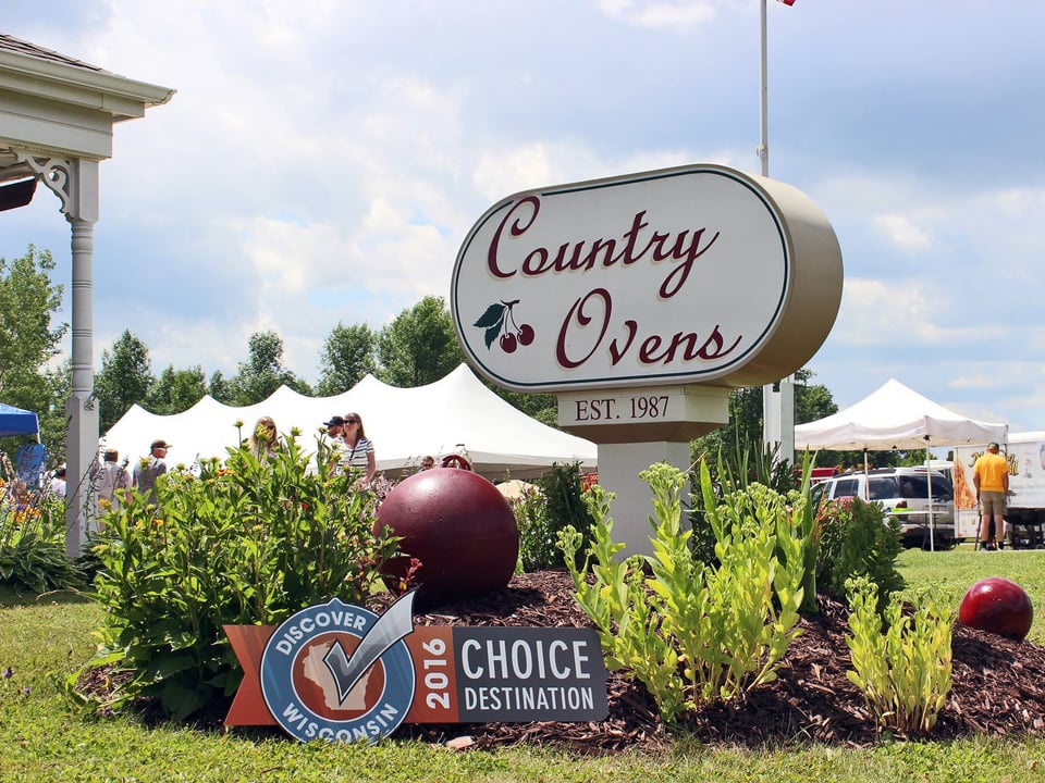 Country Ovens sign and landscaped entrance at the Forestville Cherry De-Lite factory store