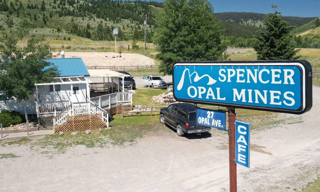 Spencer Opal Mines visitor property with its 27 Opal Avenue and café sign beside the white building